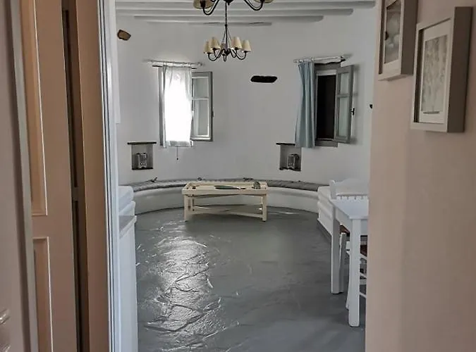 アパート Elia Agios Romanos